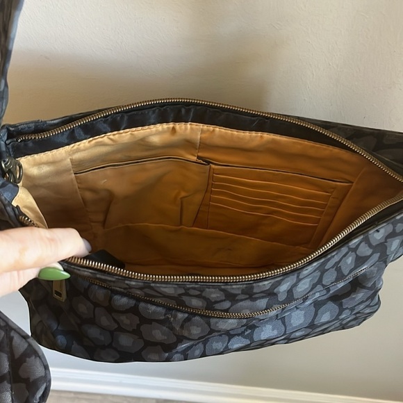 Travelon Anti-Theft Crossbody Bag & Matching Pouch Leopard Inside Light RFID - Picture 6 of 11